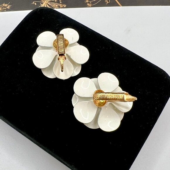 Sarah Coventry White Flower and Gold Domed CLIP Earrings Duo - Picture 6 of 6